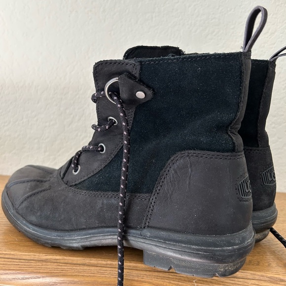 UGG combat boots lace up side zipper. Black Sz 7.5